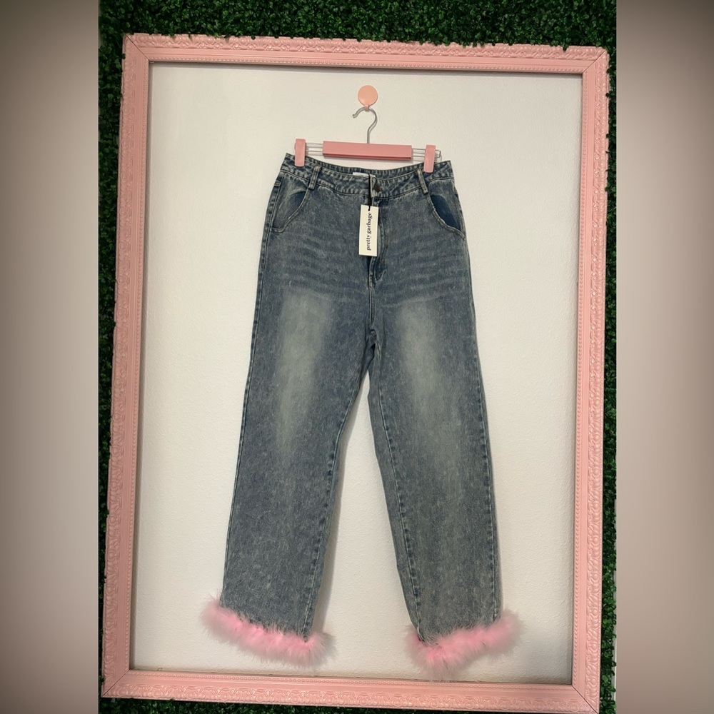 NWT - Pretty Garbage Jeans - size L - fur removable.